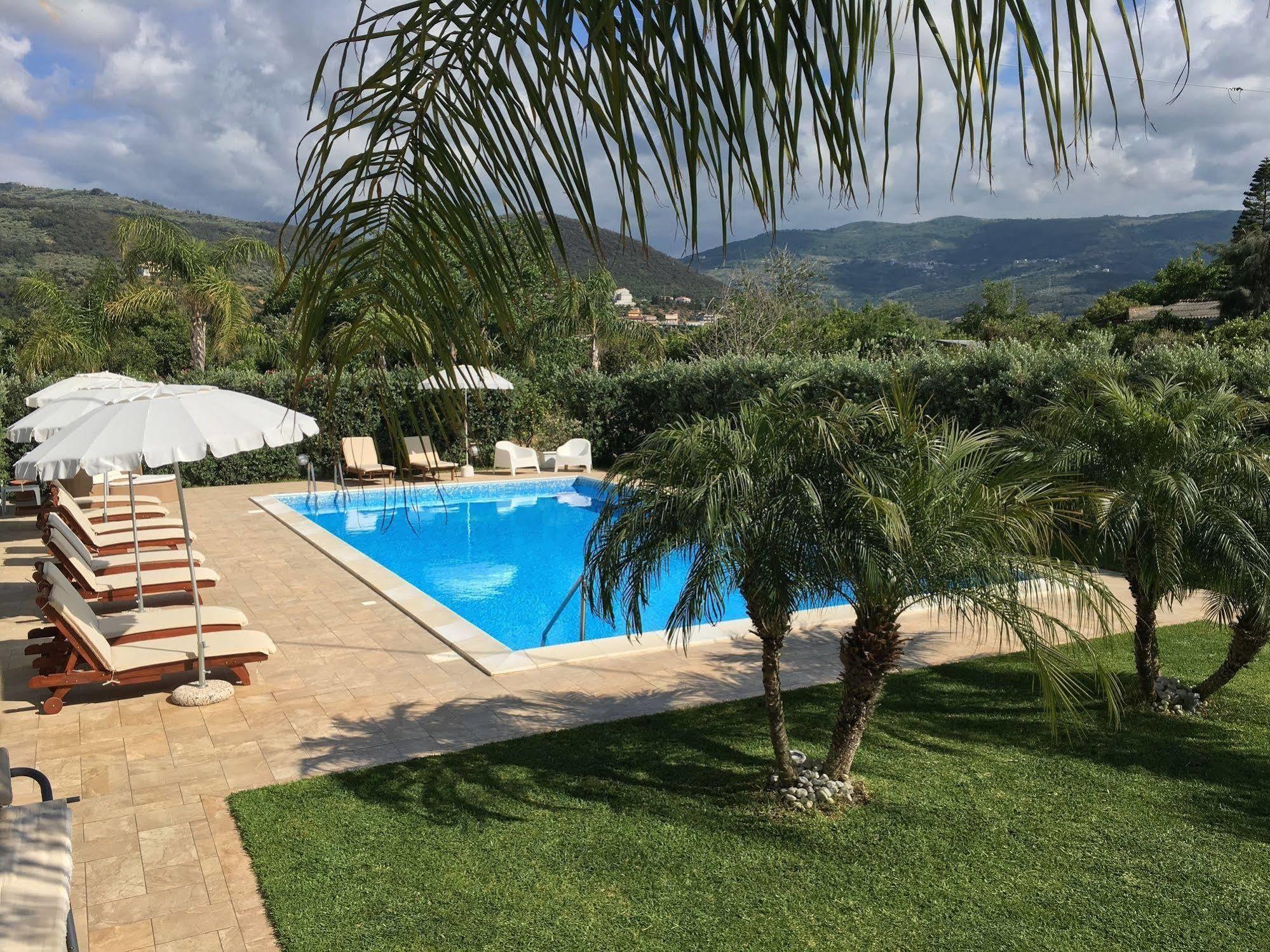 B&B Il Girasole Capo dʼOrlando Buitenkant foto